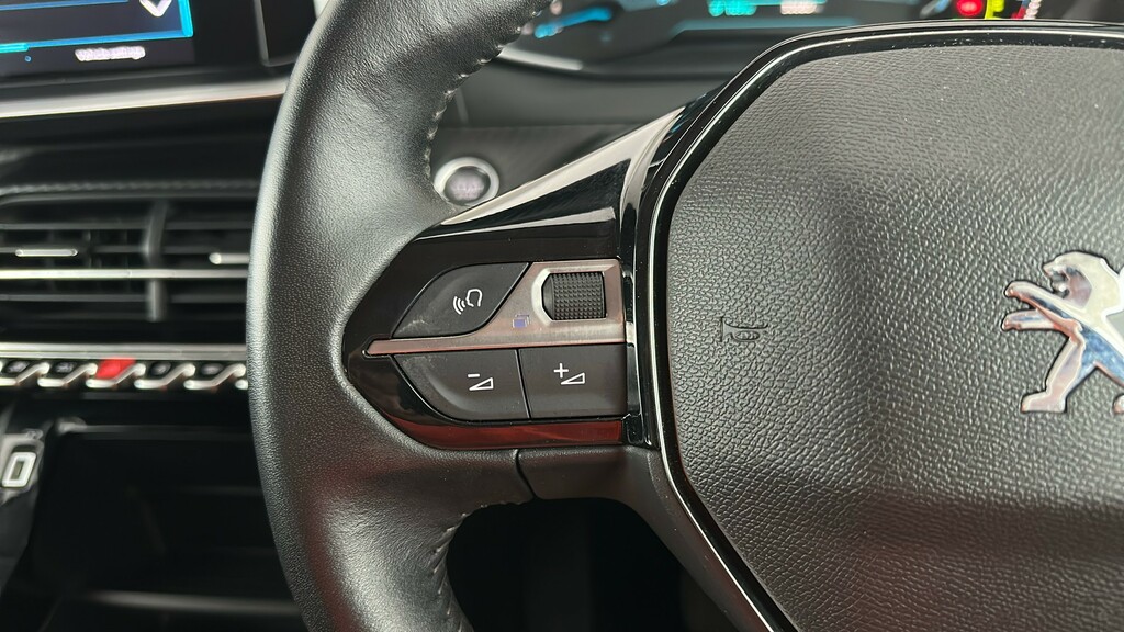 Peugeot e-208 100Kw Gt Premium 50Kwh White #29