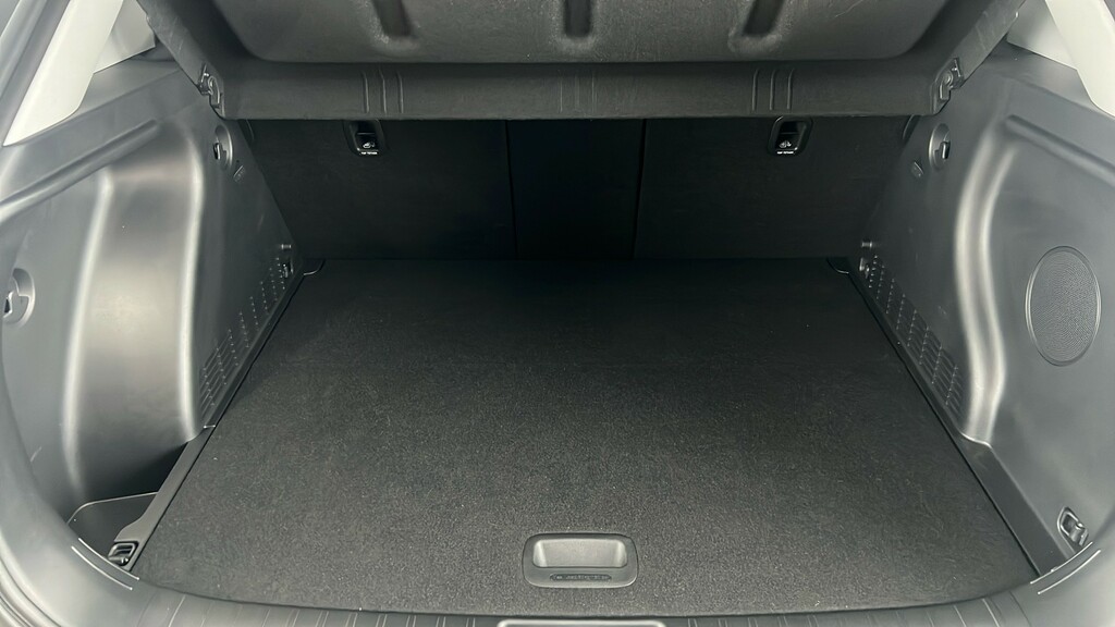 Hyundai Kona 65.4Kwh N Line S White #22