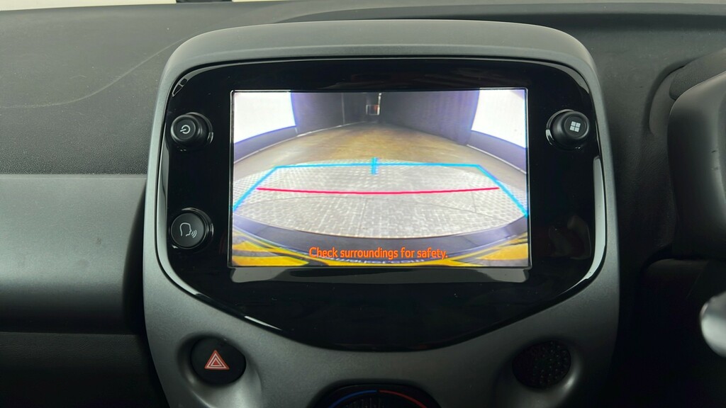 Toyota Aygo 1.0 Vvt-i X-trend 5-Dr Red #24