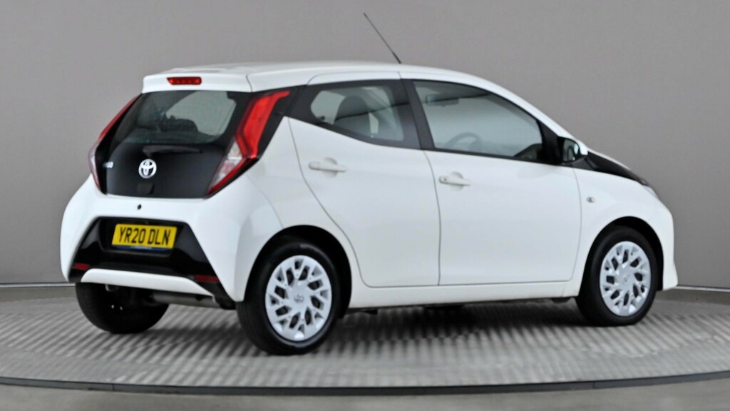 Toyota Aygo 1.0 Vvt-i X-play White #6