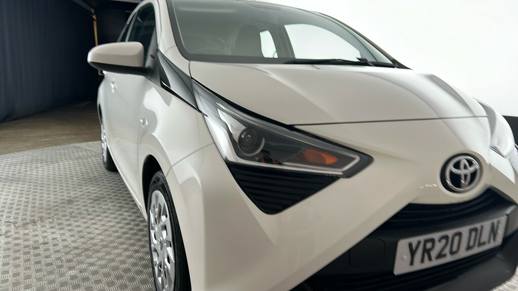 Toyota Aygo 1.0 Vvt-i X-trend 5-Dr Red #20