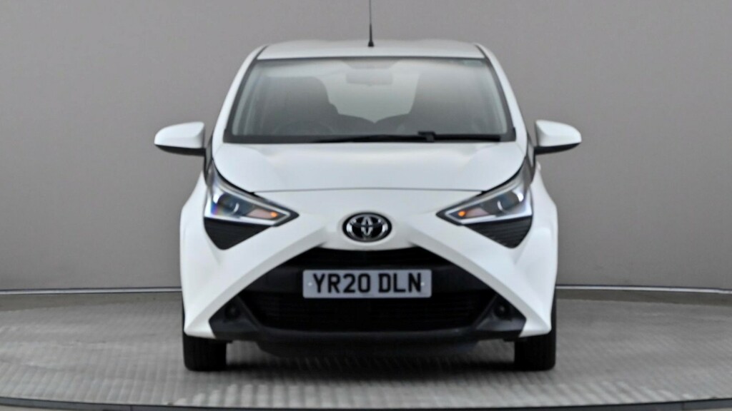 Toyota Aygo 1.0 Vvt-i X-play White #2