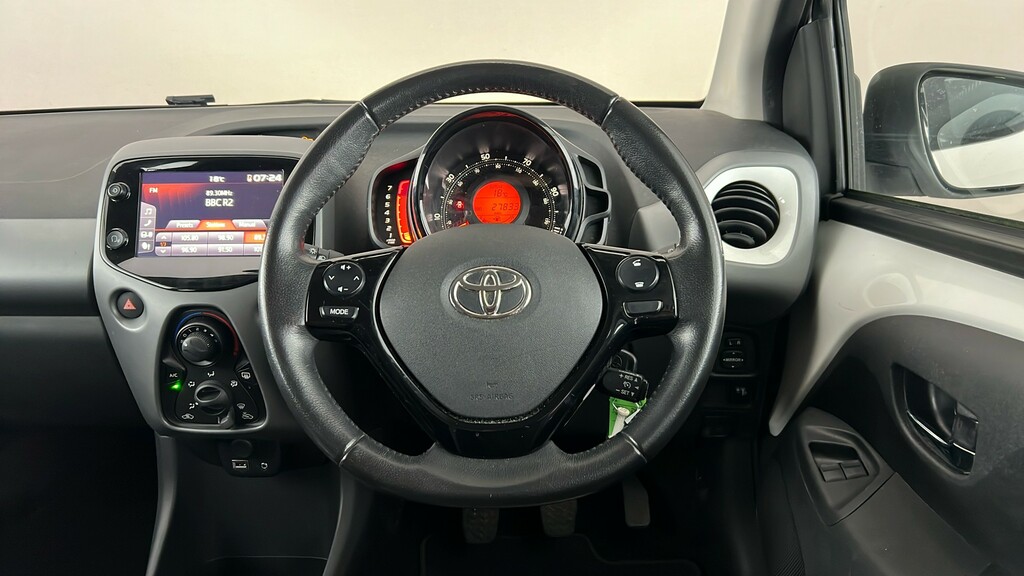 Toyota Aygo 1.0 Vvt-i X-trend 5-Dr Red #14
