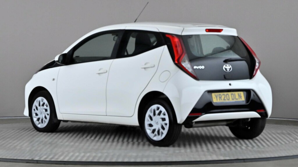 Toyota Aygo 1.0 Vvt-i X-play White #4