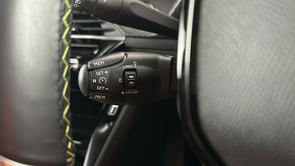 Peugeot e-2008 115Kw Gt 54Kwh Estate Grey #30