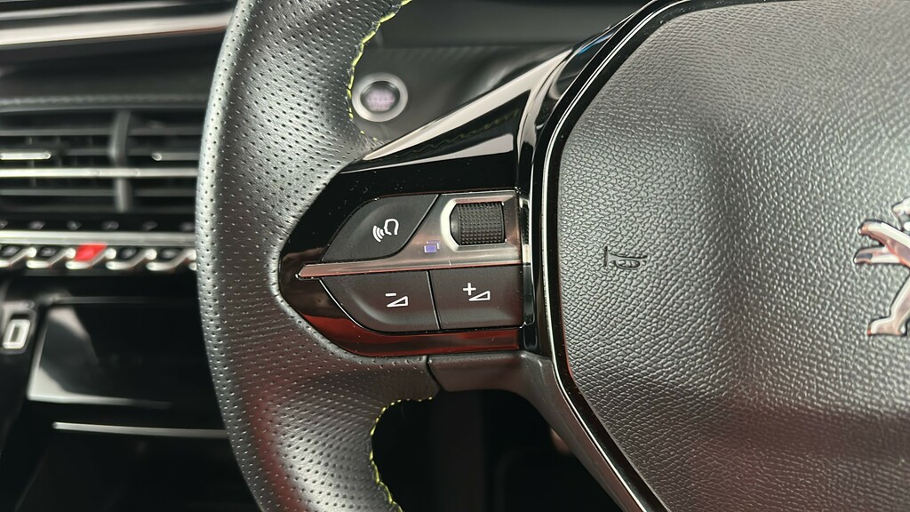Peugeot e-2008 115Kw Gt 54Kwh Estate Grey #31