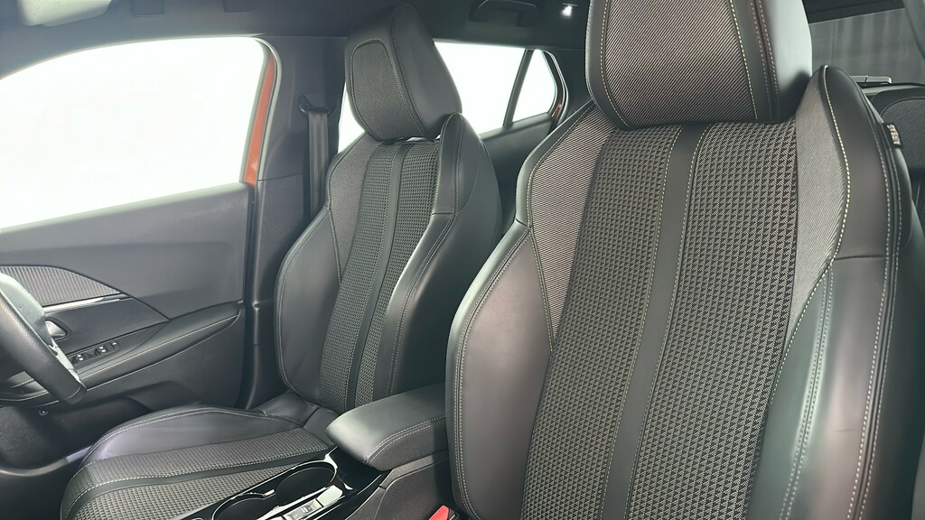 Peugeot e-2008 115Kw Gt 54Kwh Estate Grey #17