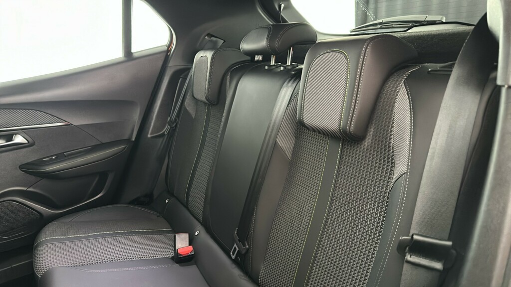 Peugeot e-2008 115Kw Gt 54Kwh Estate Grey #18