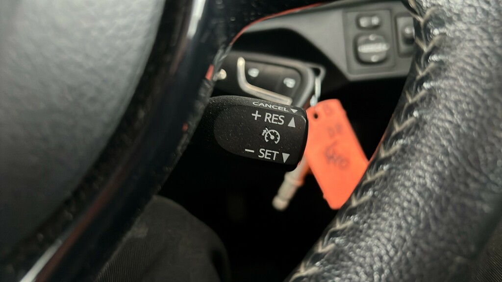 Toyota Yaris 1.5 Hybrid Icon Cvt Red #23