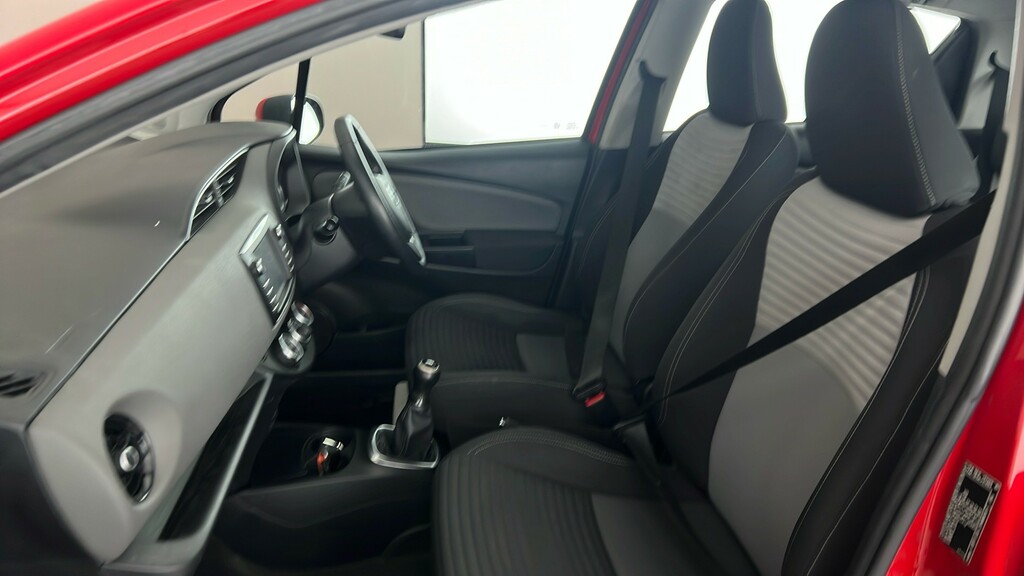 Toyota Yaris 1.5 Hybrid Icon Cvt Red #17