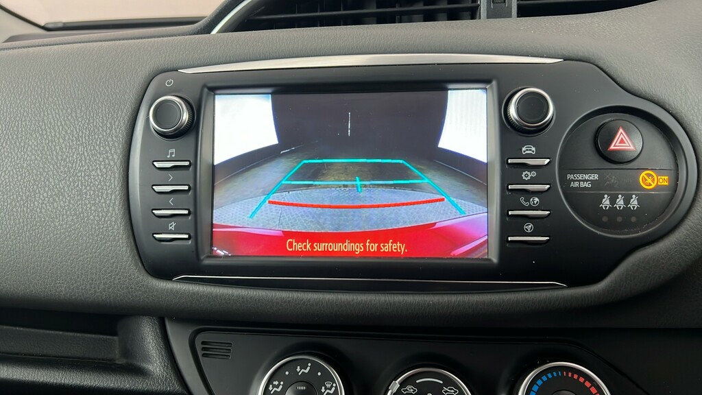 Toyota Yaris 1.5 Hybrid Icon Cvt Red #24