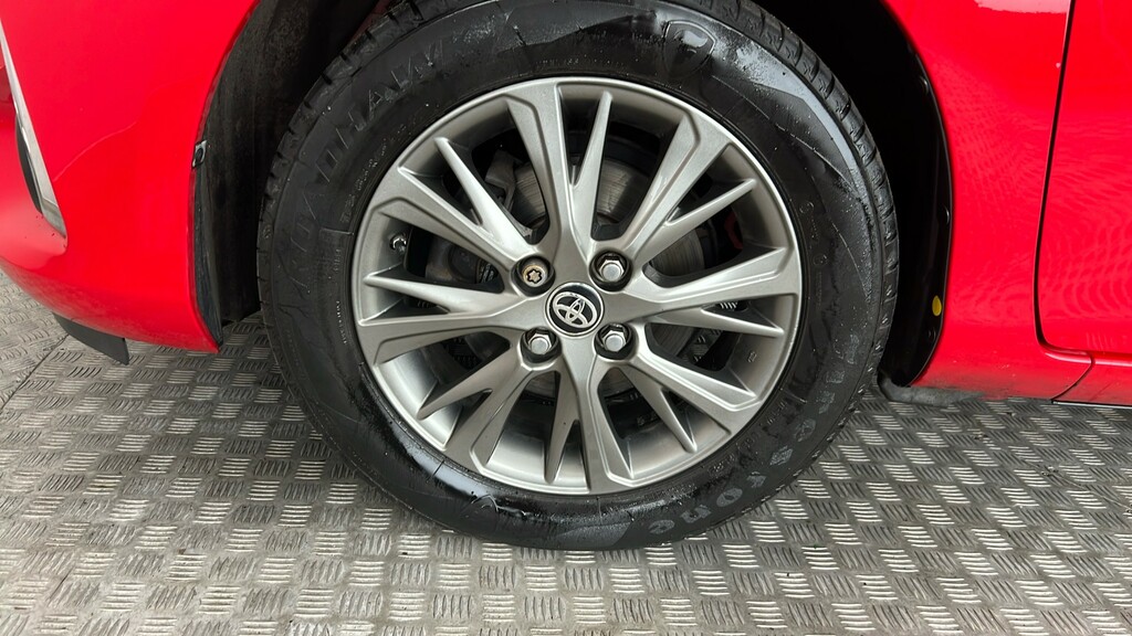 Toyota Yaris 1.5 Hybrid Icon Cvt Red #19
