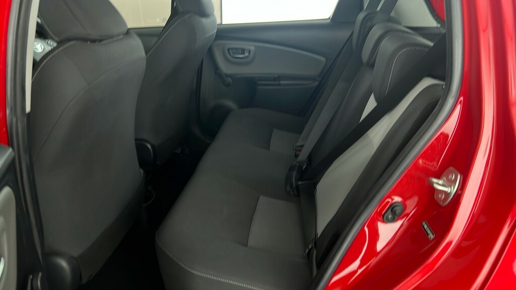 Toyota Yaris 1.5 Hybrid Icon Cvt Red #18