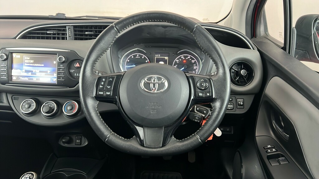 Toyota Yaris 1.5 Hybrid Icon Cvt Red #14