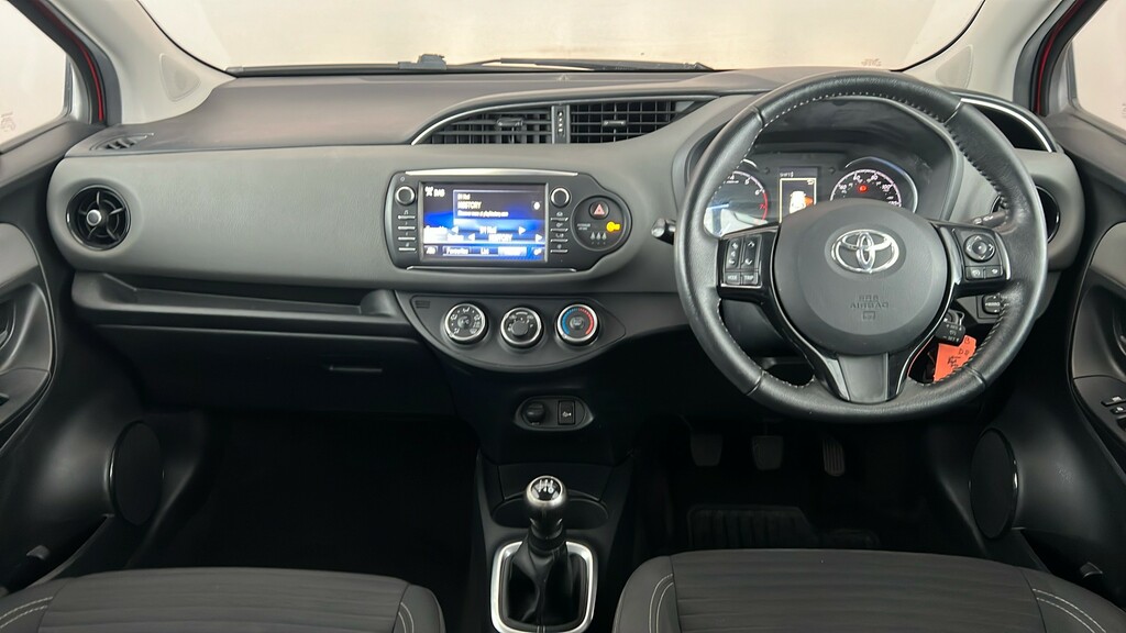 Toyota Yaris 1.5 Hybrid Icon Cvt Red #13