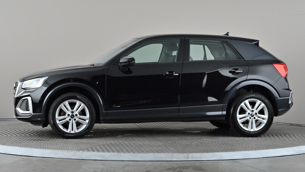 Audi Q2 35 Tfsi Sport Black #3