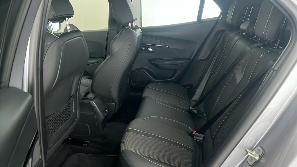 Peugeot e-2008 50Kwh Gt Suv 7Kw Charger 136 #18