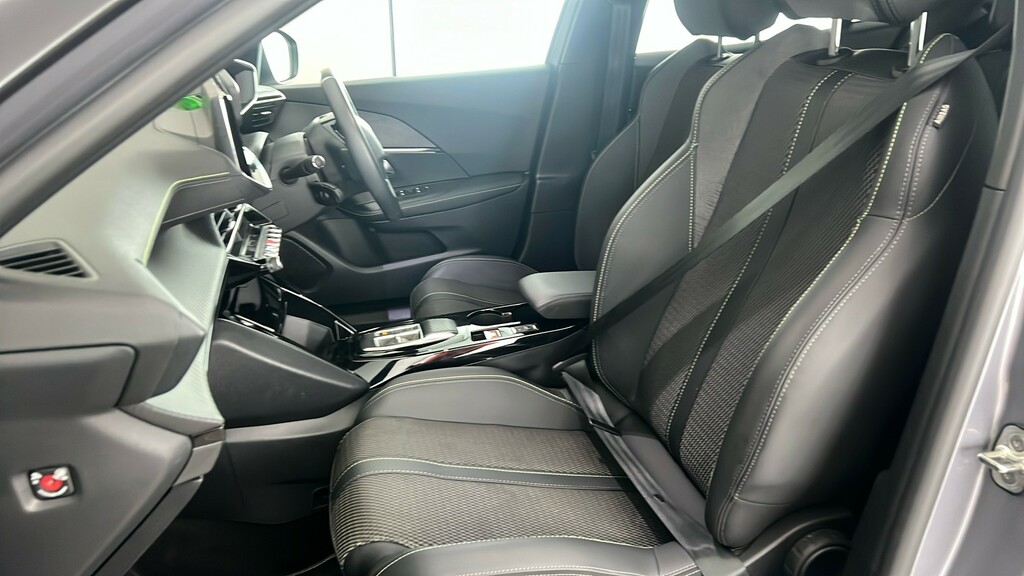 Peugeot e-2008 50Kwh Gt Suv 7Kw Charger 136 #17