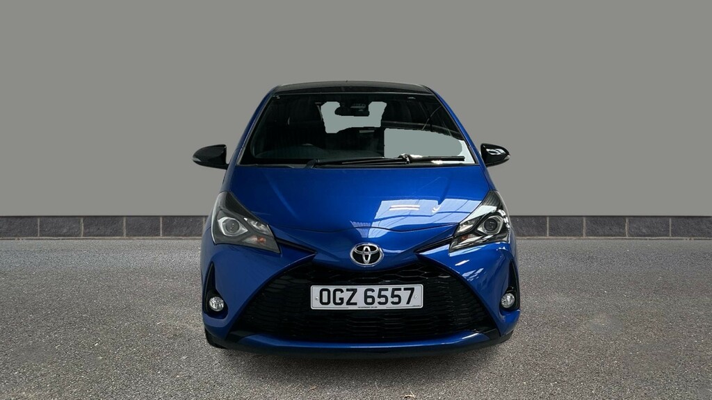 Toyota Yaris 1.5 Hybrid Gr-sport Cvt Black #2
