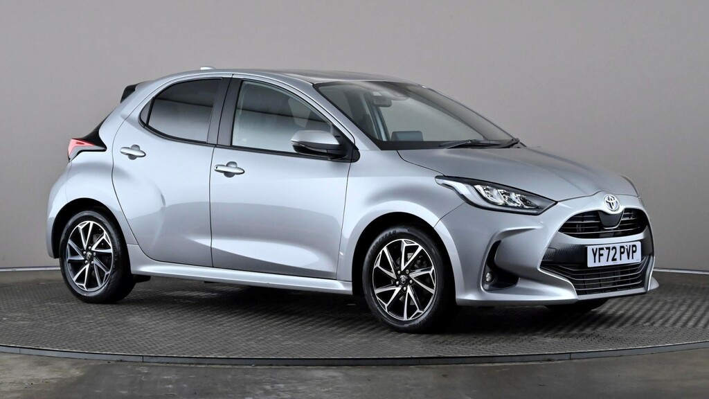 Toyota Yaris 1.5 Hybrid Design Cvt Silver #2