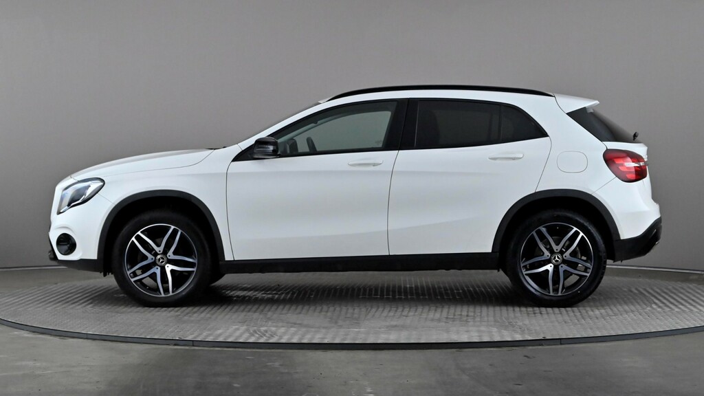 Mercedes-Benz GLA Class Gla 180 Urban Edition White #3