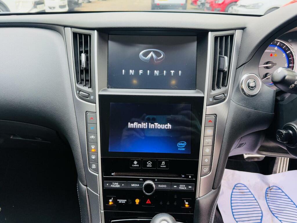 Infiniti Q50 Saloon White #41