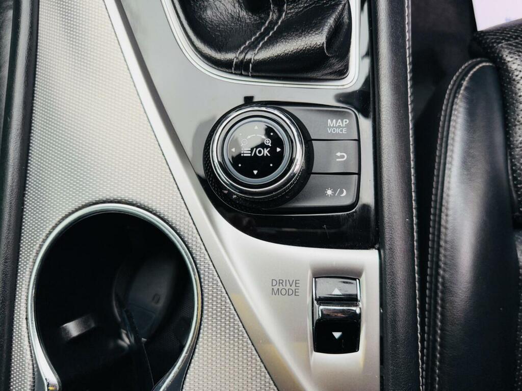 Infiniti Q50 Saloon White #45