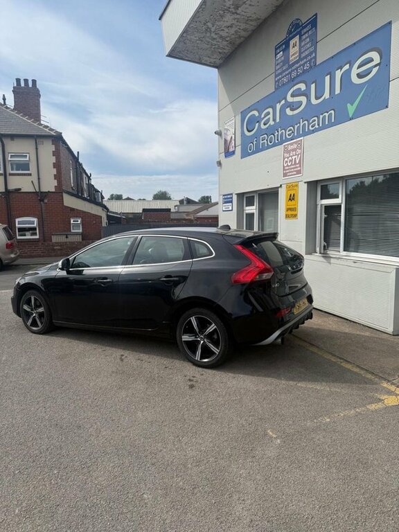 Volvo V40 2.0 D3 R-design Hatchback Euro 6 Black #2