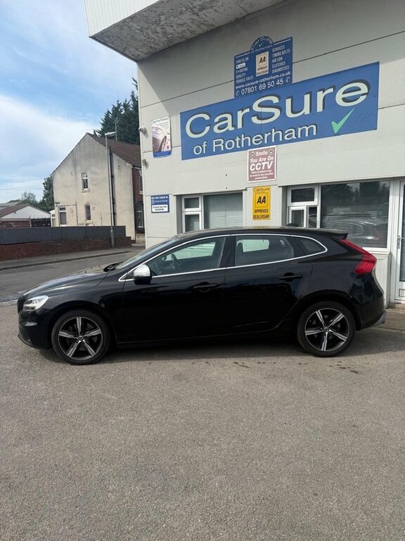 Volvo V40 2.0 D3 R-design Hatchback Euro 6 Black