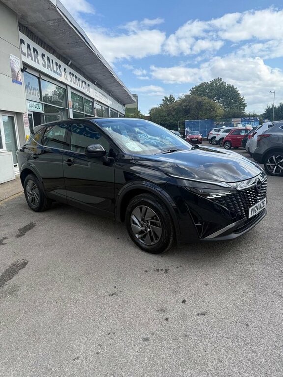 Nissan Qashqai 1.3 Dig-t Mhev Acenta Premium Suv Hybri Black #2