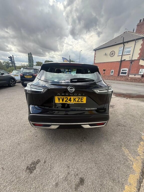 Nissan Qashqai 1.3 Dig-t Mhev Acenta Premium Suv Hybri Black #4