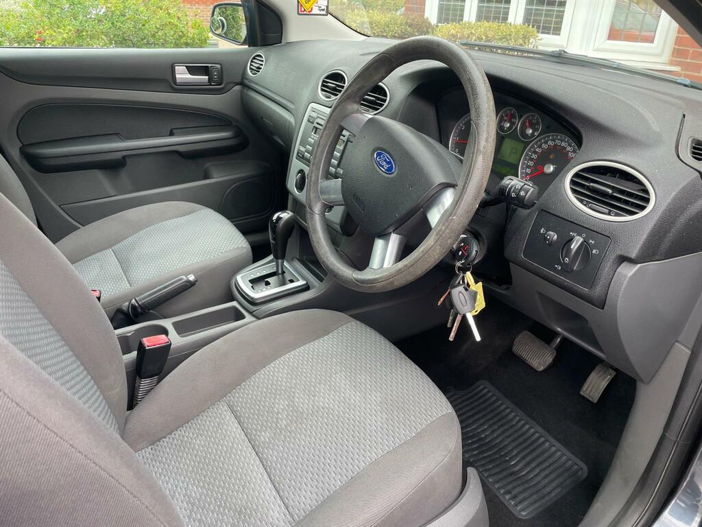 Ford Focus Estate 1.6 Zetec Climate 200707 Red #9