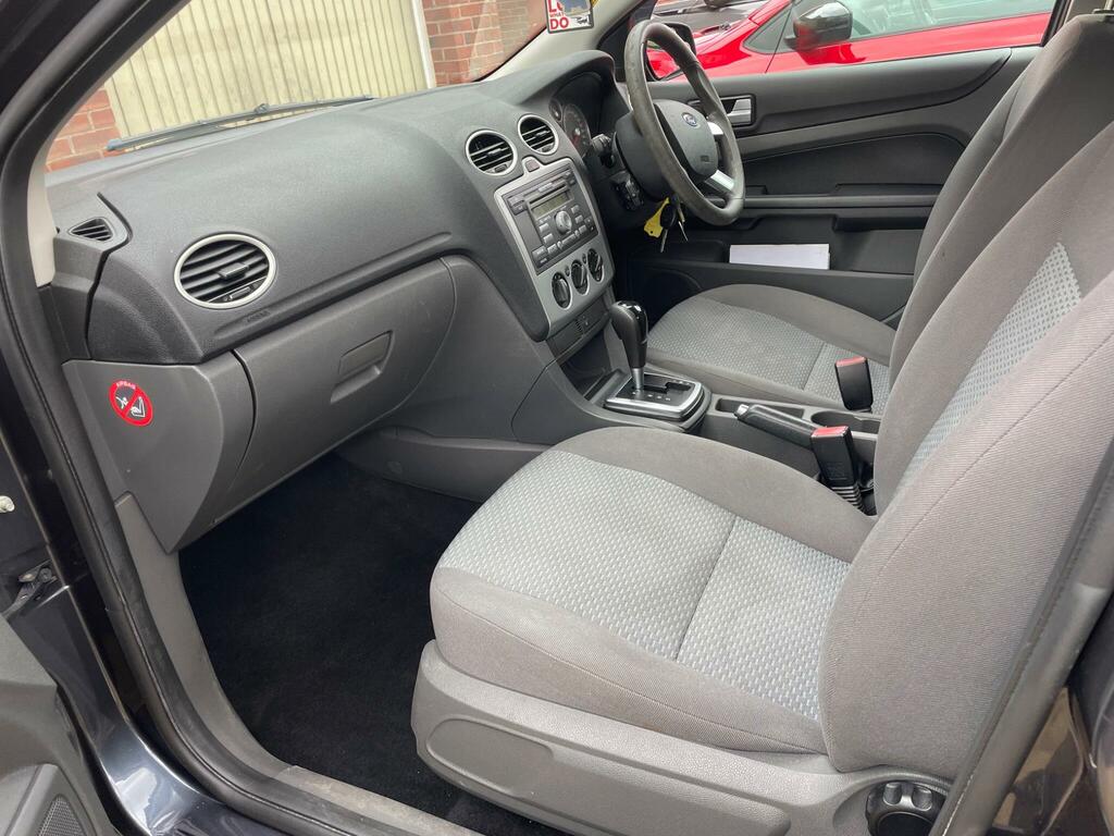Ford Focus Estate 1.6 Zetec Climate 200707 Red #7