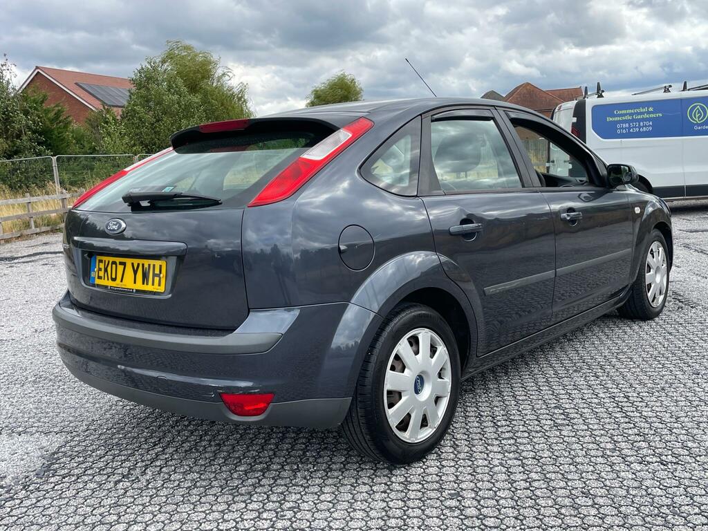 Ford Focus Estate 1.6 Zetec Climate 200707 Red #4