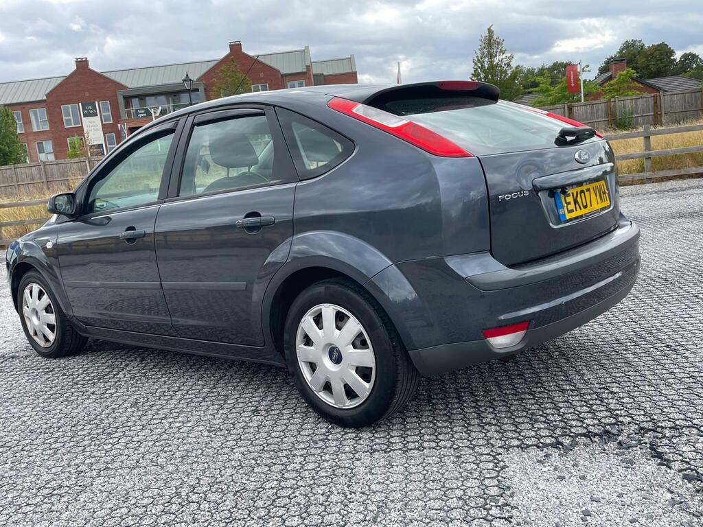 Ford Focus Estate 1.6 Zetec Climate 200707 Red #3
