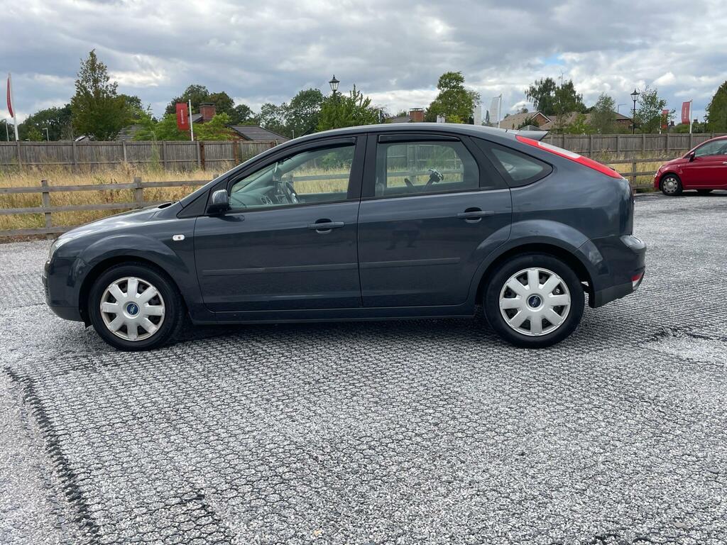 Ford Focus Estate 1.6 Zetec Climate 200707 Red #23