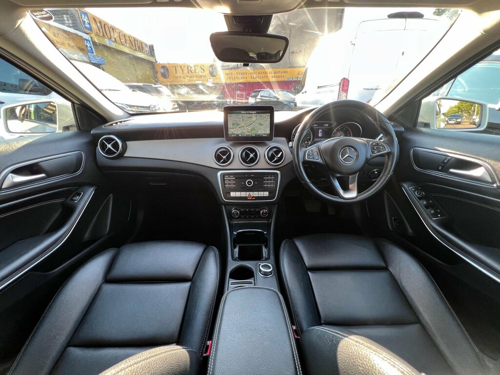 Mercedes-Benz GLA Class 1.6 Gla200 Sport Executive 7G-dct Euro 6 Ss 5 White #2