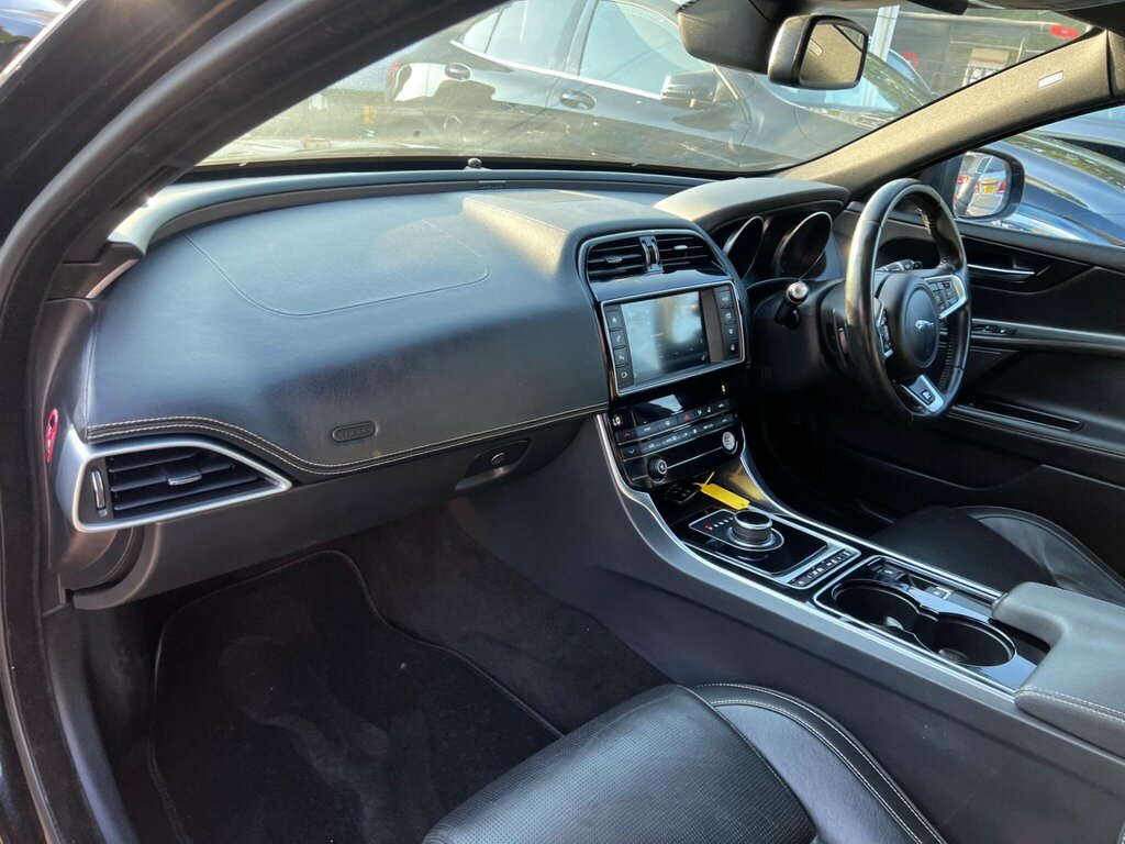 Jaguar XE 2.0 Gtdi R-sport Saloon Euro 6 S Black #32