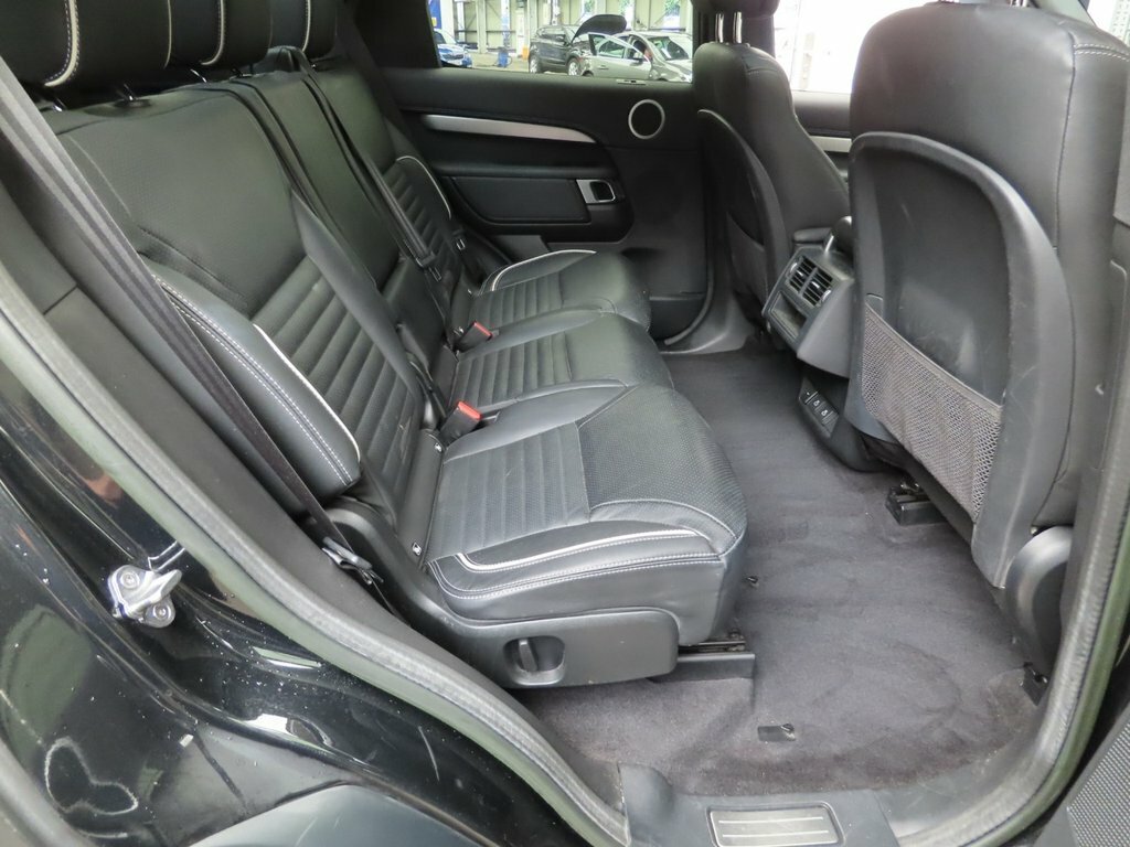 Land Rover Discovery 3.0 D300 S Station Wagon Blue #9