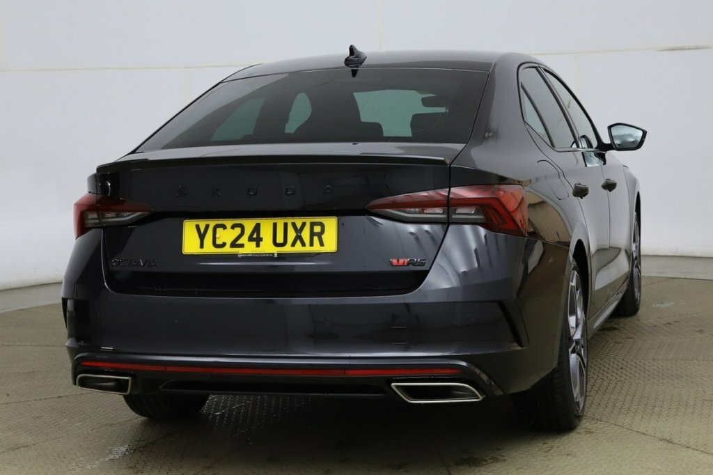Skoda Octavia 2L Vrs Black #4