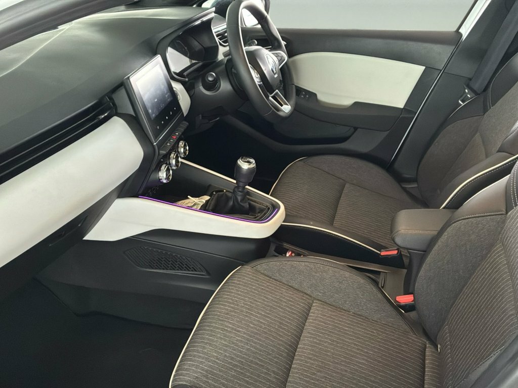 Renault Clio 1L Techno White #6