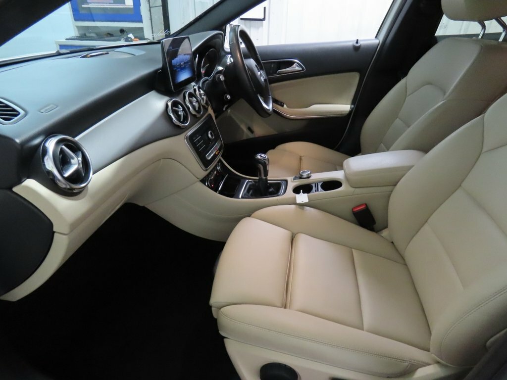 Mercedes-Benz GLA Class 1.6 Gla180 Urban Edition Suv 7G-dct Eur Red #8