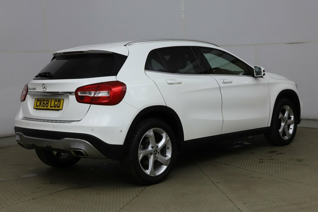 Mercedes-Benz GLA Class 1.6L Sport White #6
