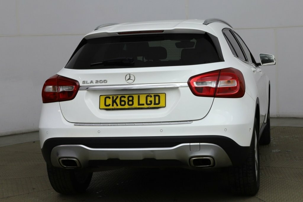 Mercedes-Benz GLA Class 1.6L Sport White #4