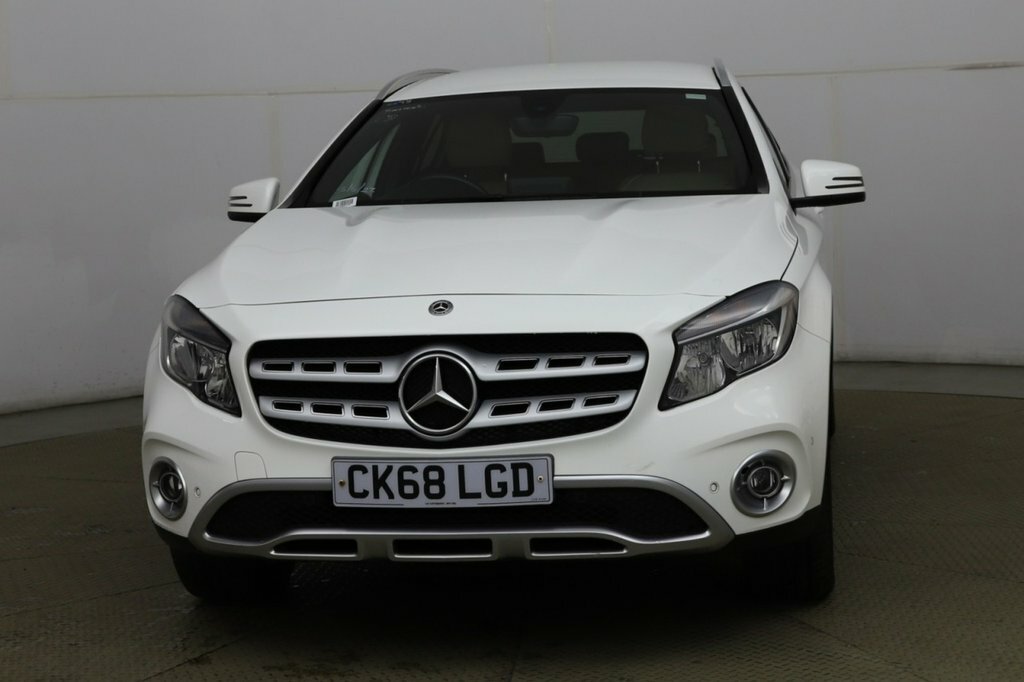Mercedes-Benz GLA Class 1.6L Sport White #3