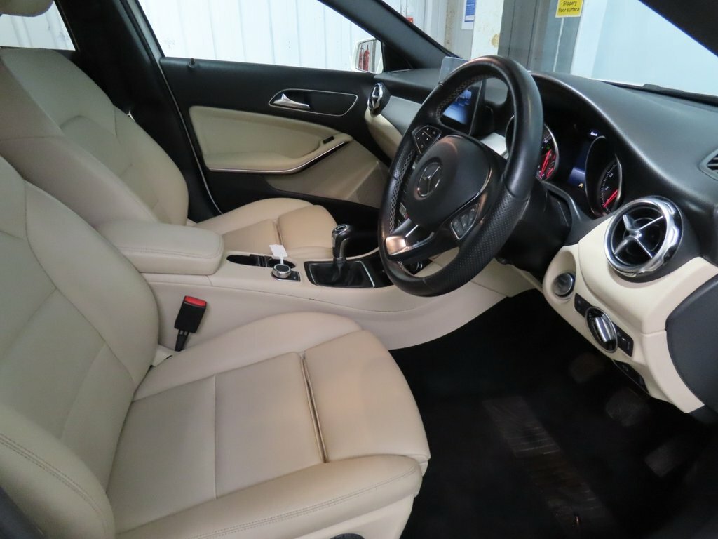 Mercedes-Benz GLA Class 1.6 Gla180 Urban Edition Suv 7G-dct Eur Red #7