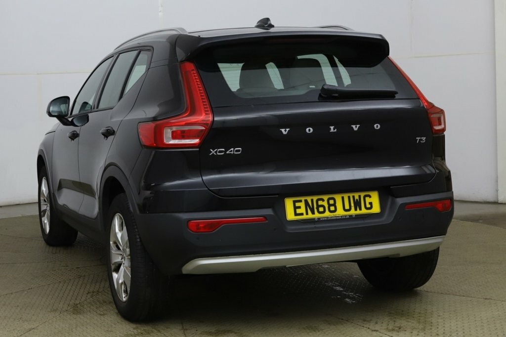 Volvo XC40 1.5L Momentum Black #5