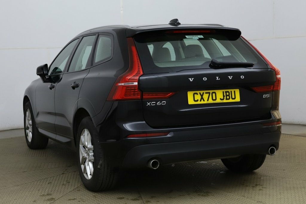 Volvo XC60 2L Momentum Black #5