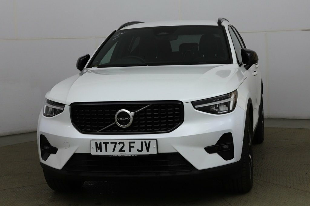 Volvo XC40 2L Plus Dark White #2
