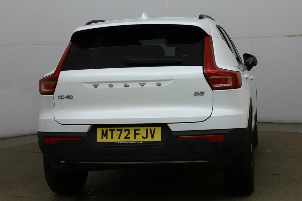 Volvo XC40 2L Plus Dark White #6